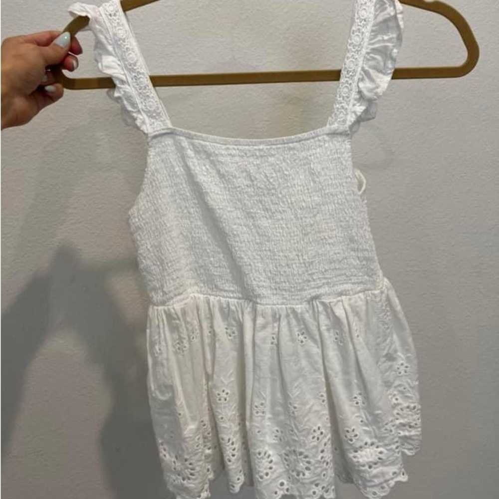 White detailed tank- size small. GUC